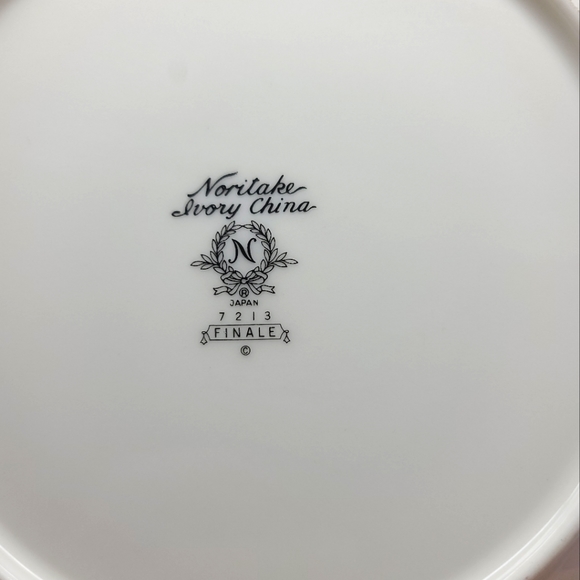 Vintage Nortaki 5-Salad Plates 7213 Ivory China Finale 8 3/8" Gold Rim - Picture 10 of 10